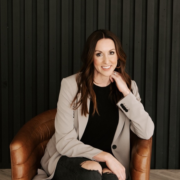 Meet your Posher, Amy - Picture 1 of 1